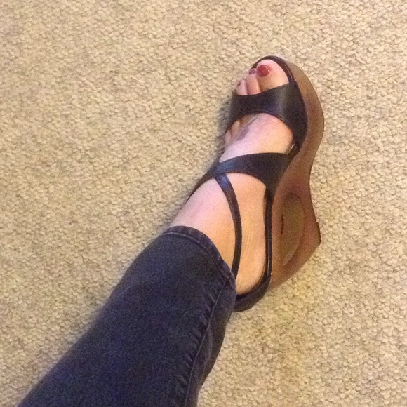 Charming Charlie wedge heals size 8 - Picture 2 of 5